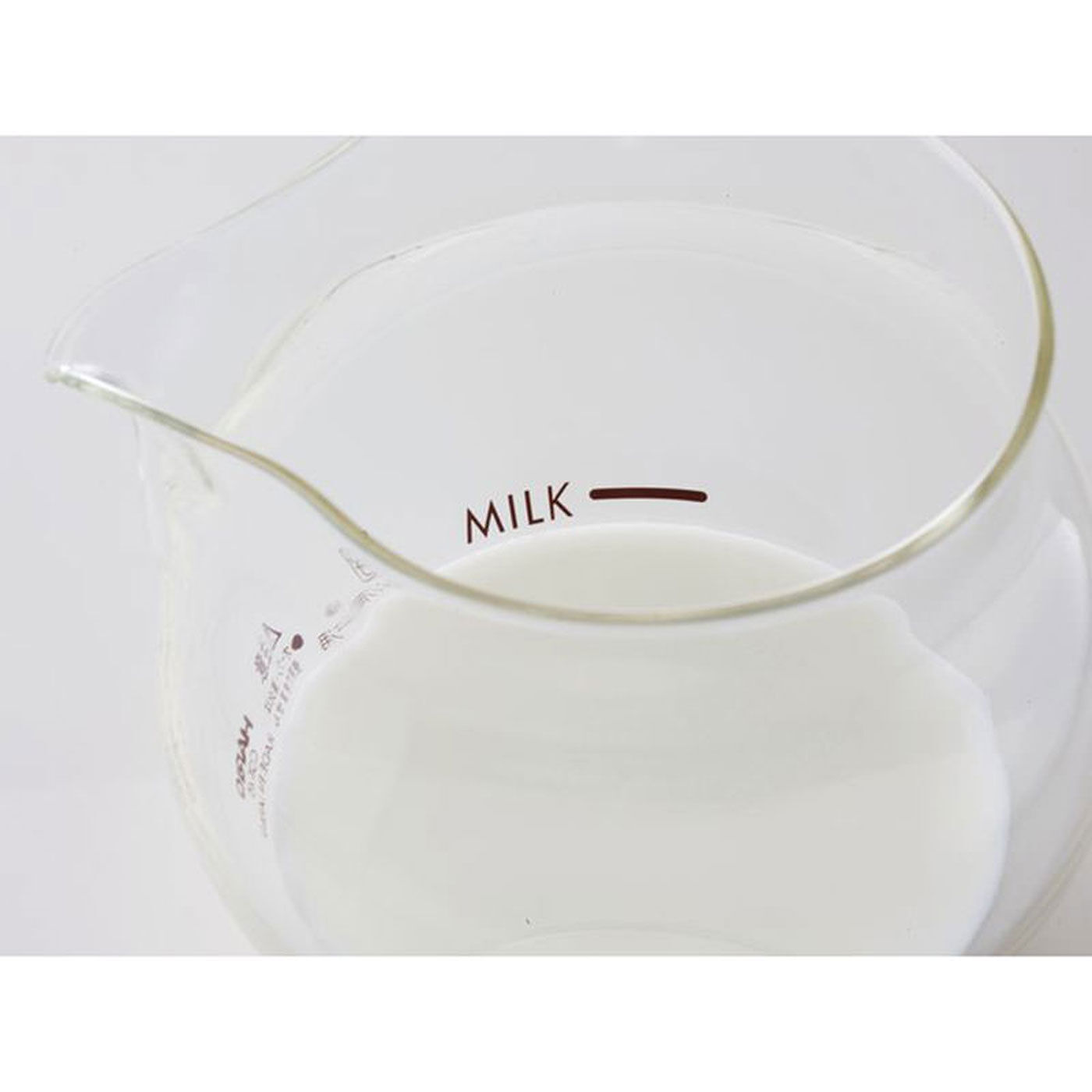 フェリシモの雑貨 Kraso|ふわふわミルクフォームが簡単に 耐熱ガラスボウル付きミルククリーマー|牛乳をボウルに入れて電子レンジであたため