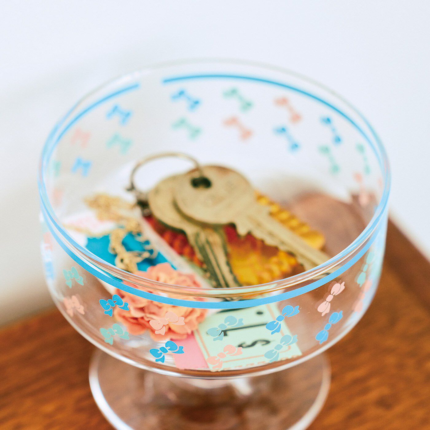 フェリシモの雑貨 Kraso|シモジマコラボ　レトロかわいい包装紙柄のデザートグラスの会|小物入れとして使ってもキュート！