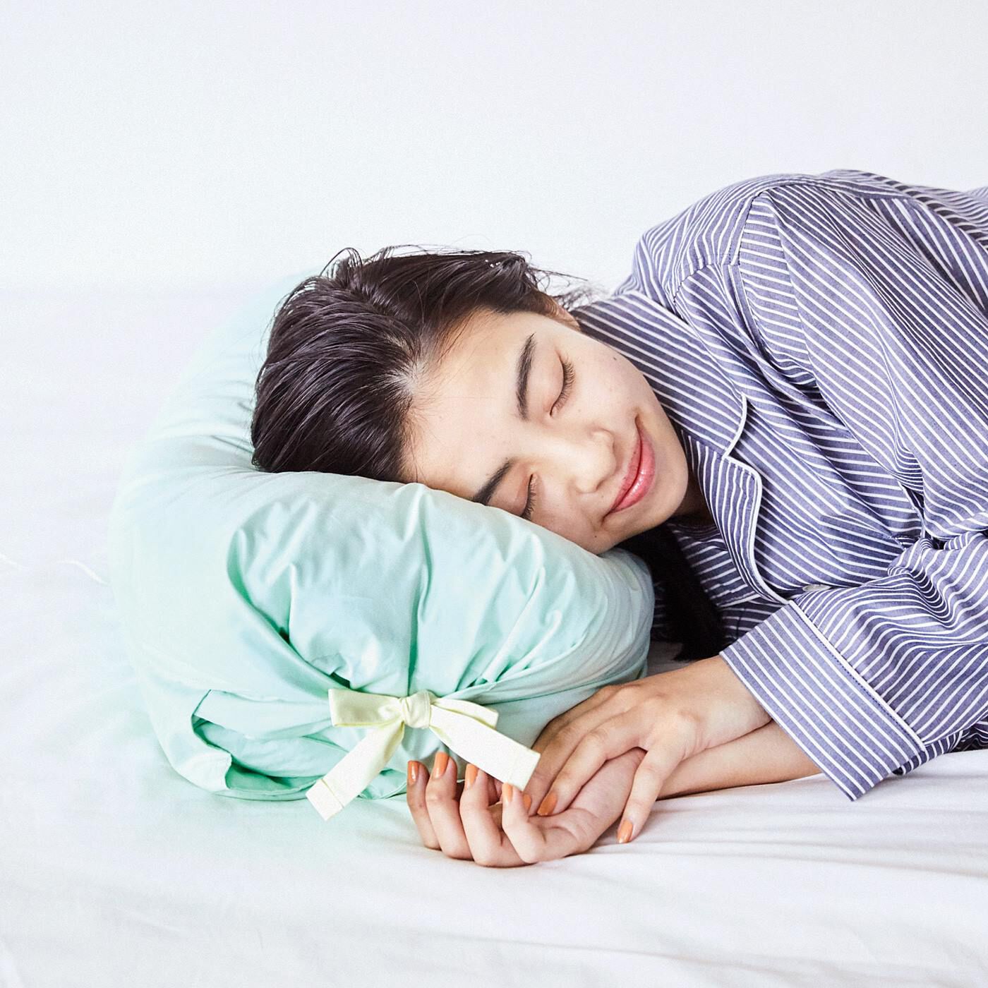 フェリシモの雑貨 Kraso | 寝姿勢合わせて変わる お好み寝心地調整できる枕