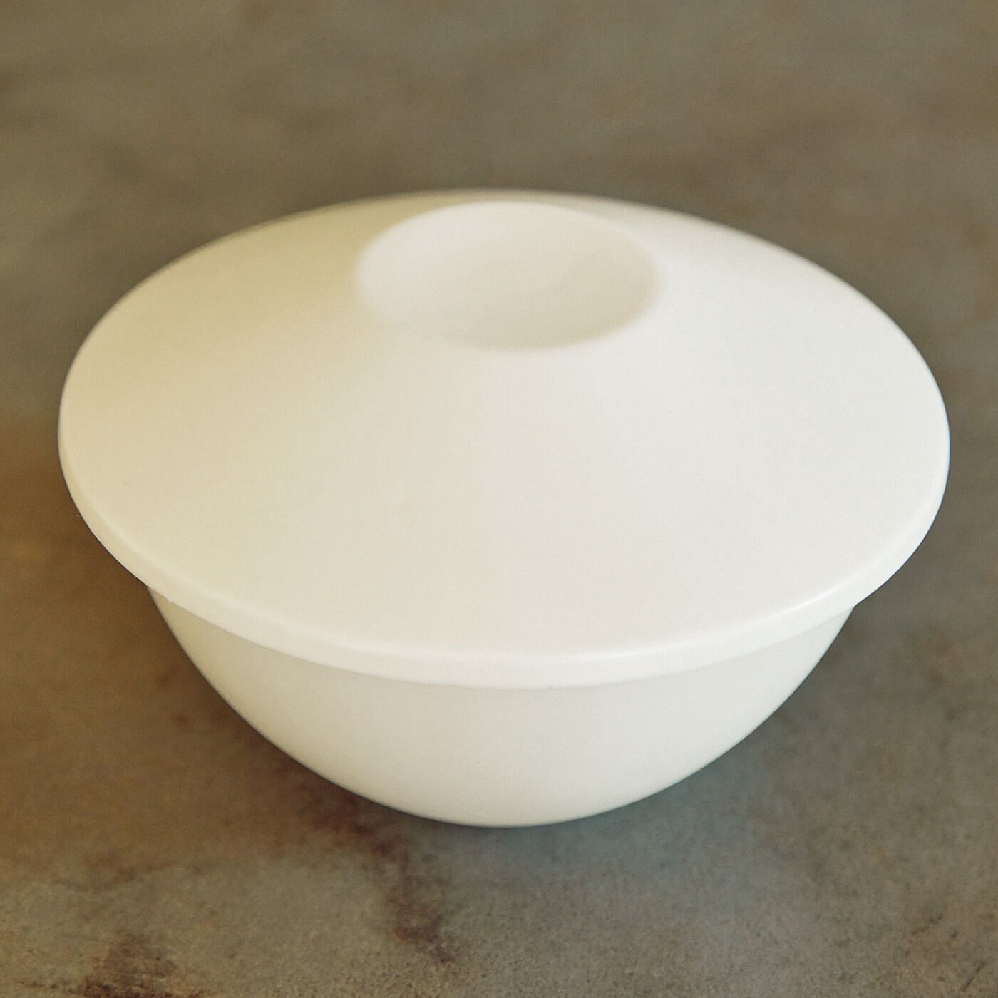 フェリシモの雑貨 Kraso|シルムッカ　小分けや取り分けに便利　５寸ふた皿の会|おわんボウルにふた皿をのせれば保存容器に。
