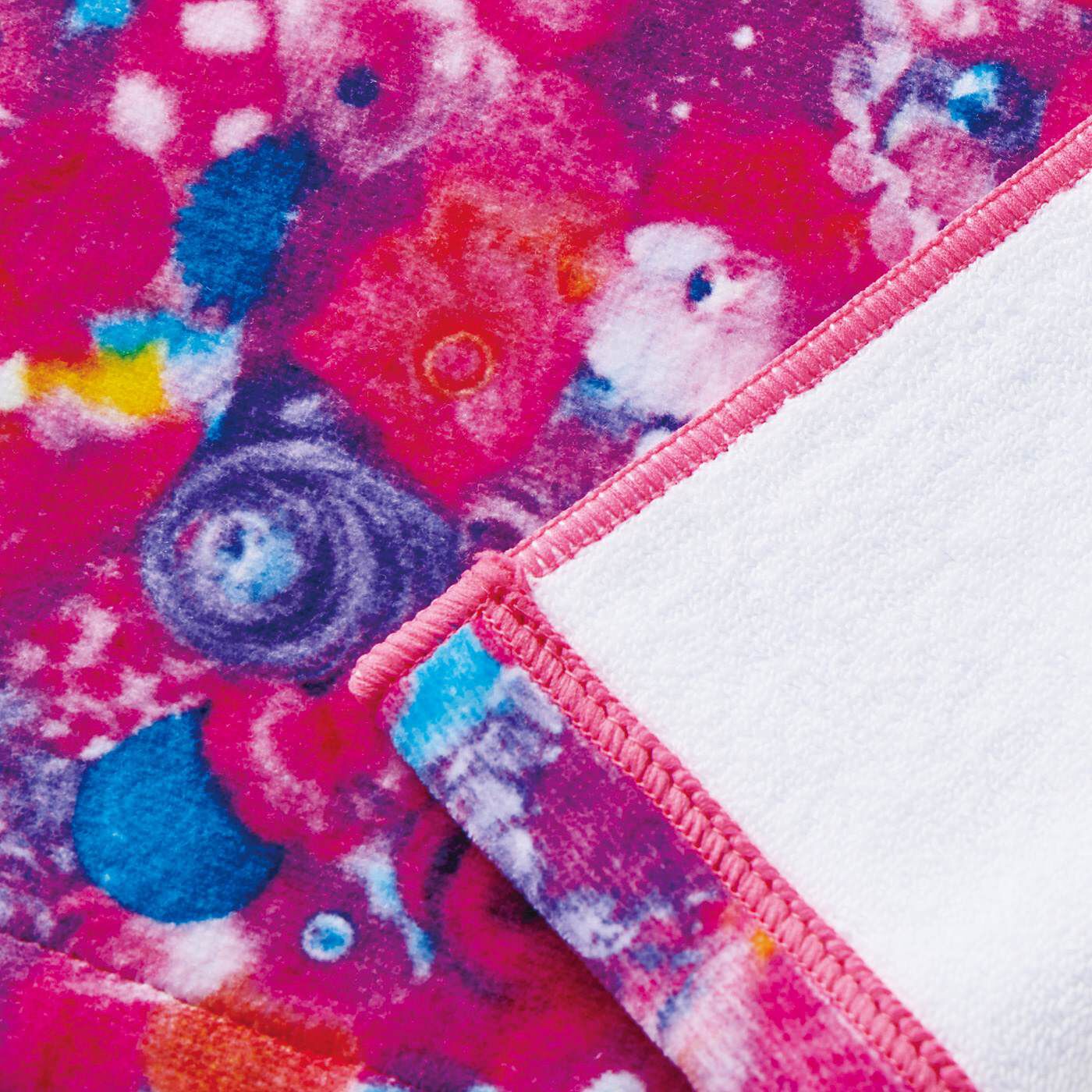 フェリシモの雑貨 Kraso|KAWAII COMPANY　今治で1959年に創業　美しい色合いにこだわる 綿100％のカワイイロングフェイスタオルの会|綿タオルに美しくプリントをすることはむずかしいとされますが、それを実現するため研究を重ねて作り上げたタオル地は、一般的なタオルの1.5倍程も糸を詰めて織り上げられた自信作。