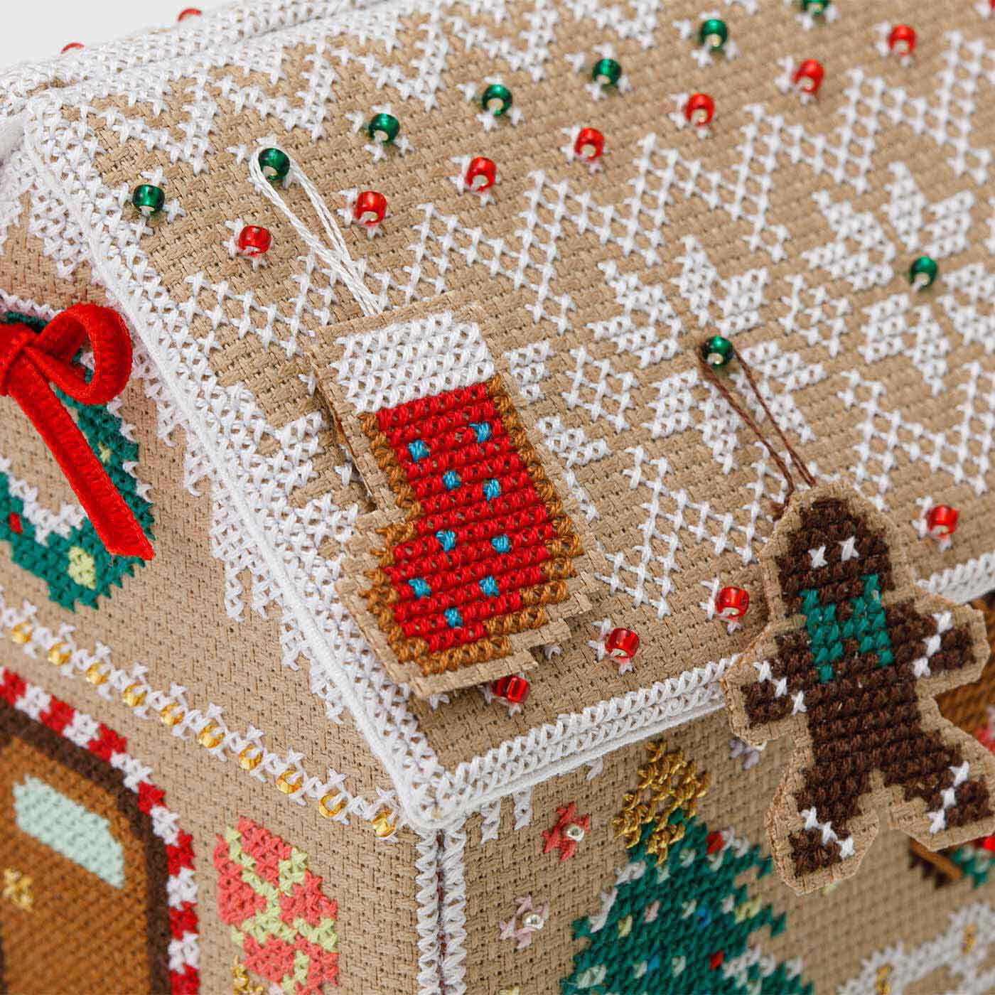 Couturier|クリスマスのあこがれを詰め込んで クロスステッチで作るジンジャーブレッドハウスの会