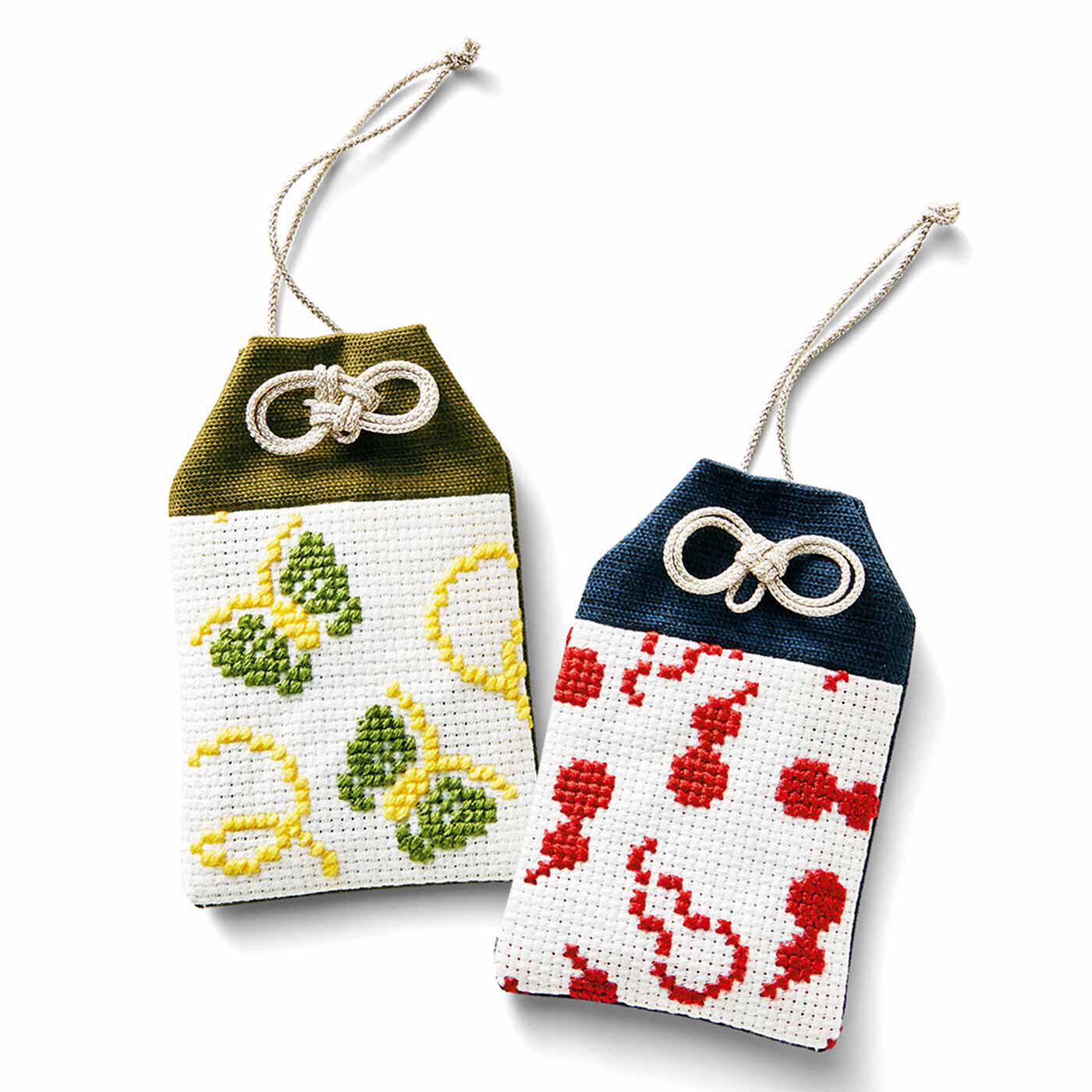 Couturier|文様並びが楽しい　日本の伝統色でつづるクロスステッチの会|小さなお守り袋に仕立てて贈りものに。