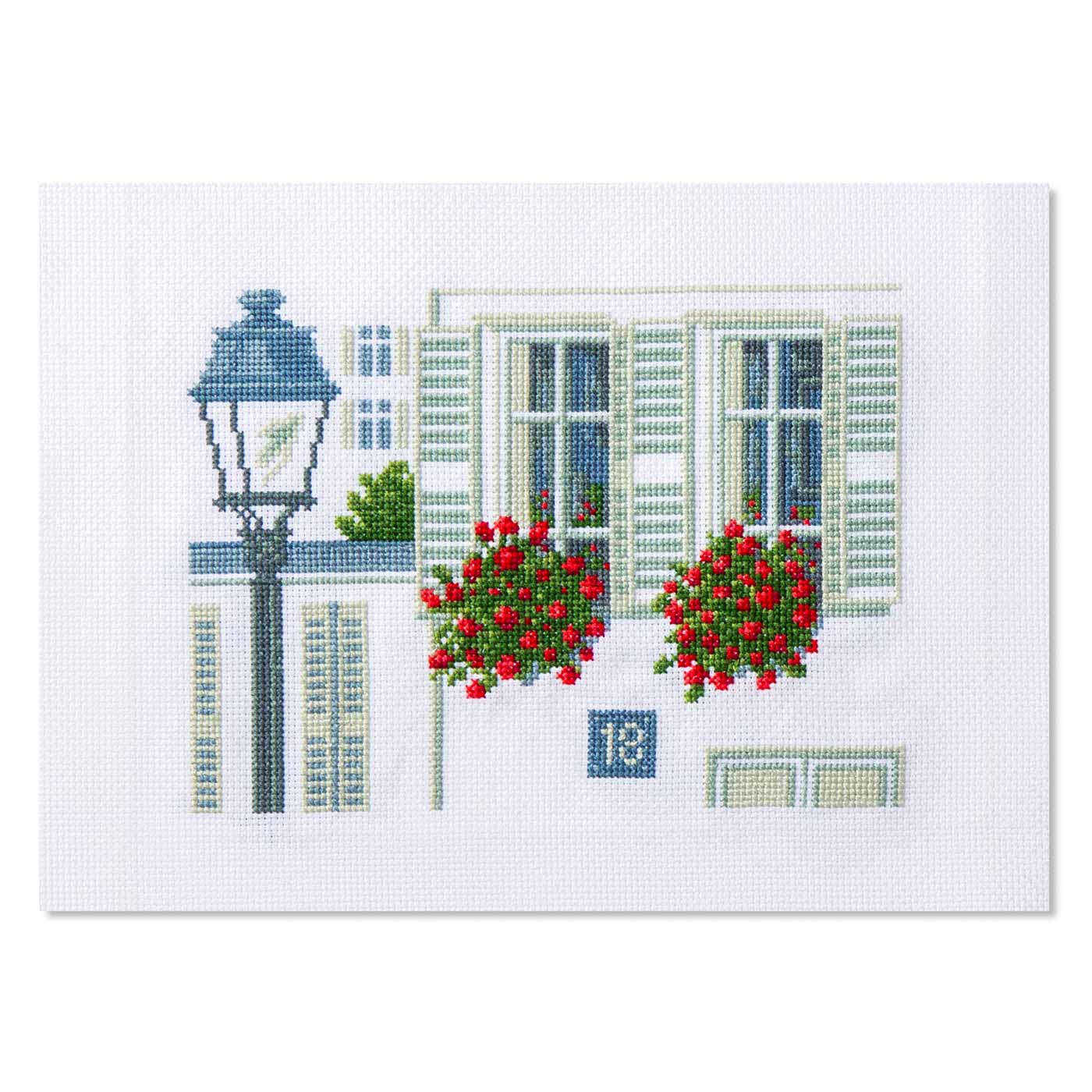 クロスステッチで描く パリの街角で出会った花のある風景｜手芸