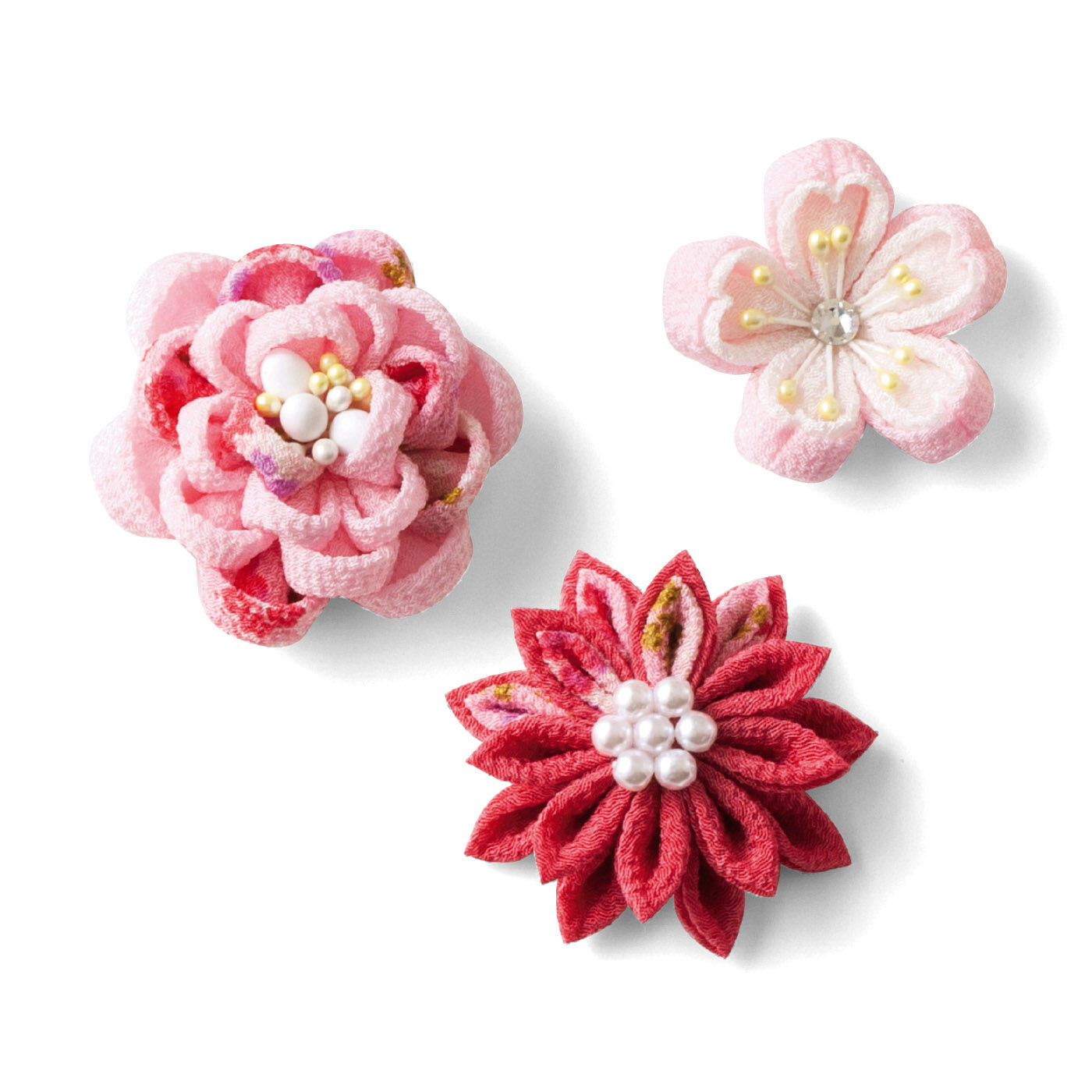 Couturier|晴れの日に華を添える つまみ細工の髪飾りの会〈紅色〉|牡丹や菊、桜など着物の柄によく用いられる花を選びました。
