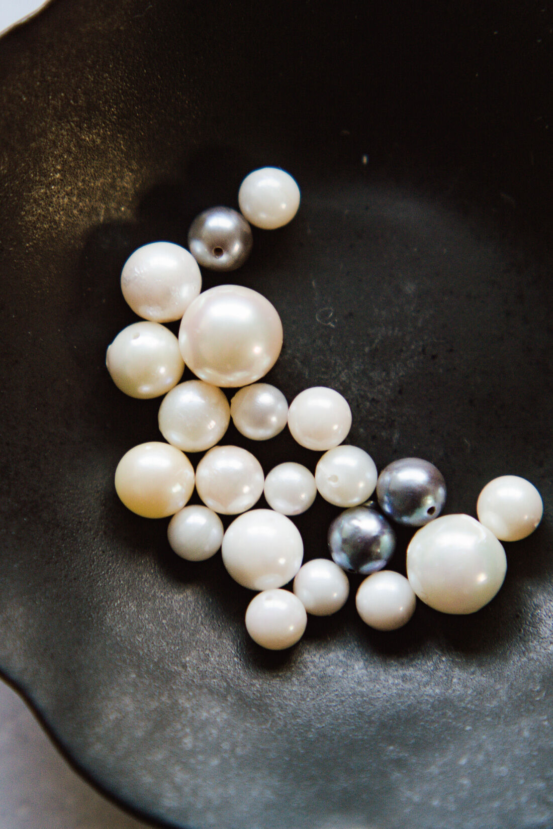 Couturier|自然の造形を愉しむ 日本の海で育った アコヤバロック真珠の会|美しい輝きを持つまあるい形のアコヤバロックパールを厳選して毎月お届けします。