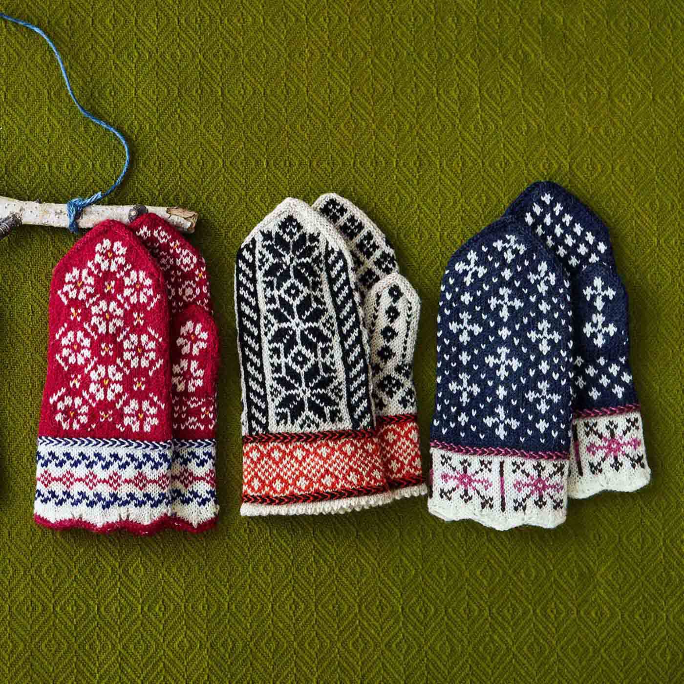 Couturier|ラトビアにあこがれて 編み込み模様がかわいい 三角あたまのミトン