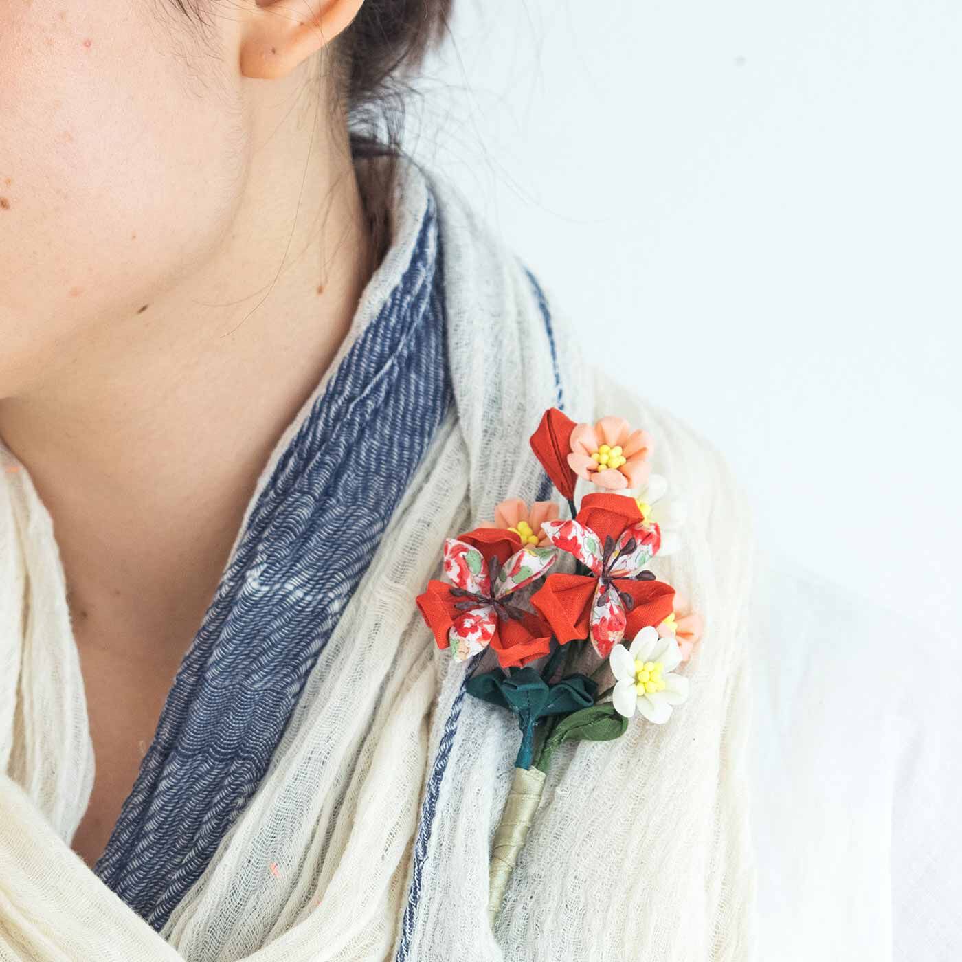 Couturier|繊細さにうっとり 毎日をやさしく彩る つまみ細工の小さな花束の会|セットのブローチピンでお気に入りの花をまとめてコサージュに。