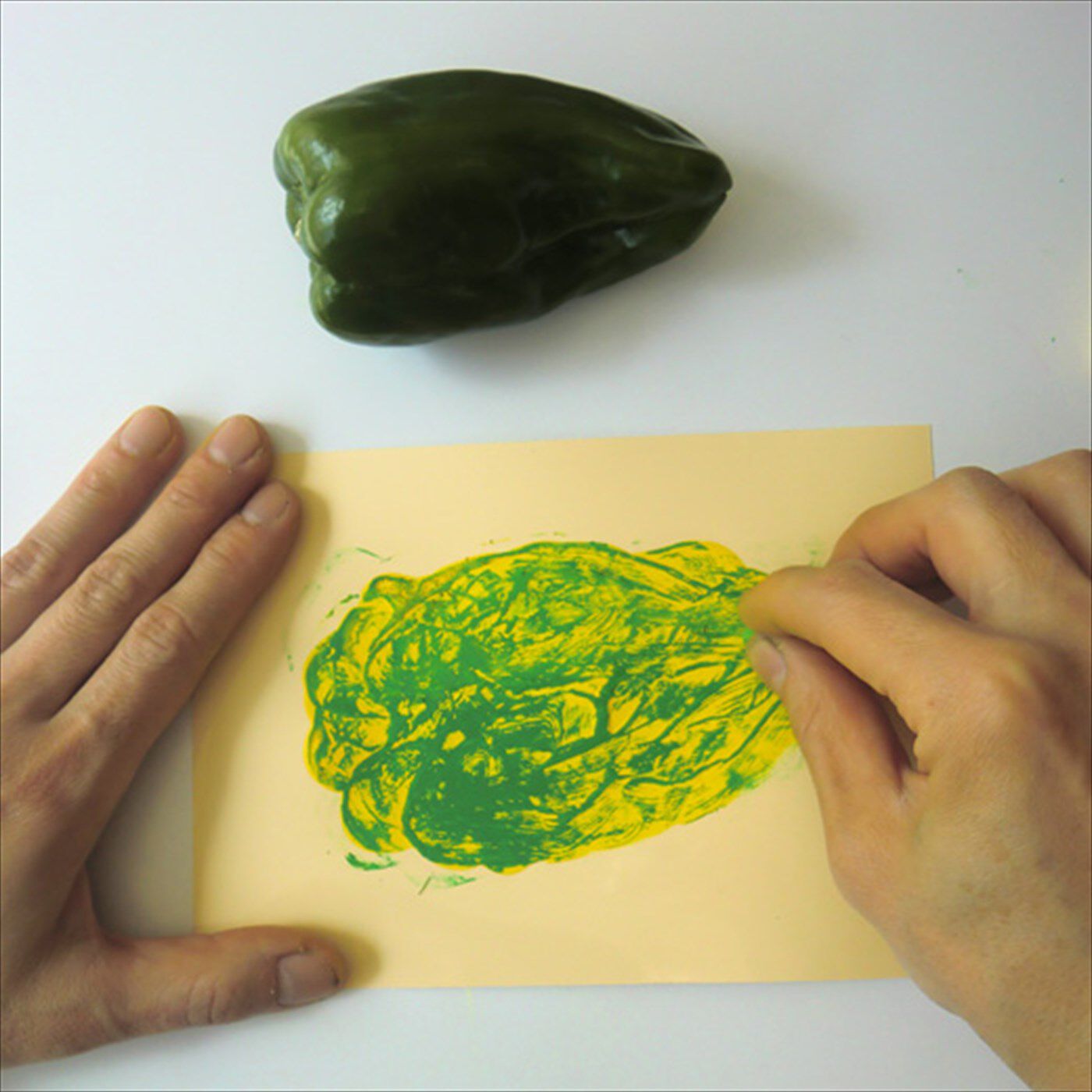 ミニツク|脳がめざめるお絵かきプログラム　オイルパステル編　画材セット１　「指で描くピーマン」