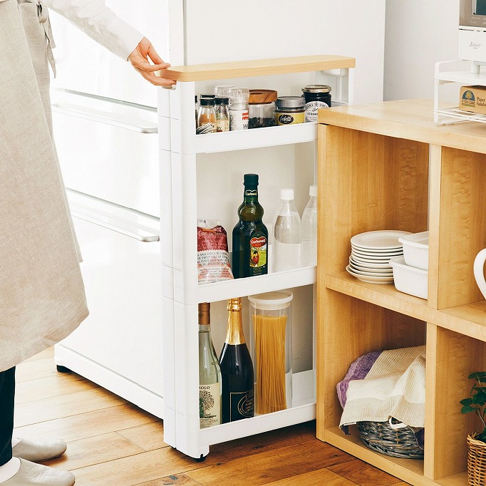 デッドスペースを賢く活用！キッチンのすき間収納グッズ8選 | Kraso