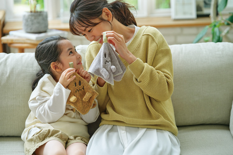 カラビナでどこにでも掛けられる、便利な『おばけタオル』 | L'AMIPLUS