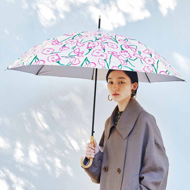 ほかにはない大人なかわいさ　フランス生まれの花柄に恋する傘